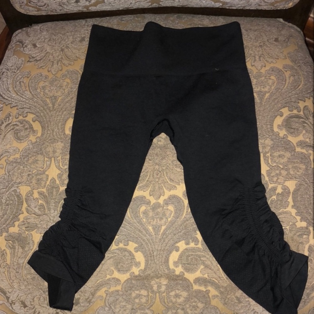 Lululemon in the flow crops! Size 4! Like new!